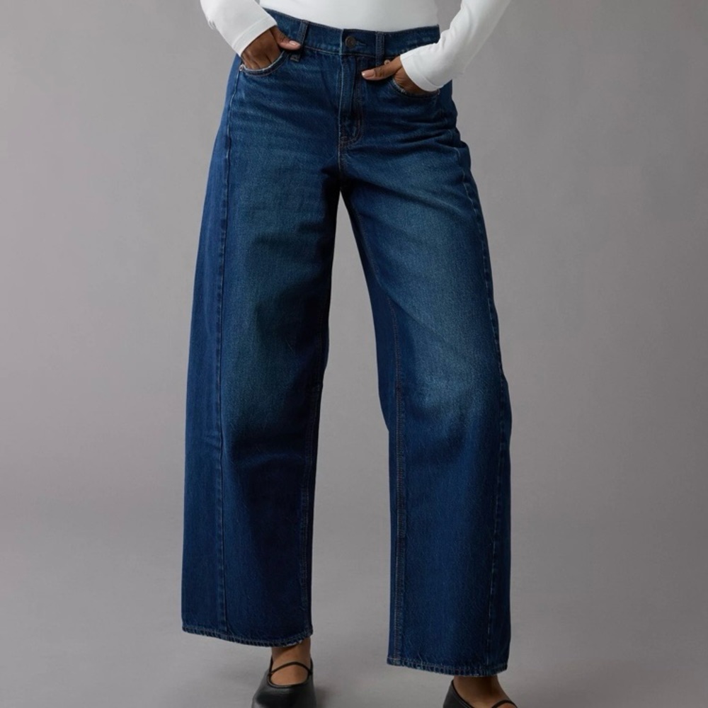 AMERICAN EAGLE Dreamy Drape Barrel Jeans (Size: 00/24) NWT
